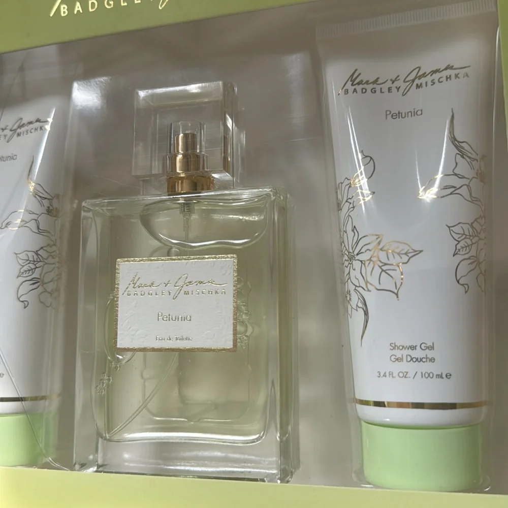 Mark & James Petunia By Badgley Mischka Gift Set 3.4 oz./100ml - Picture 3 of 6